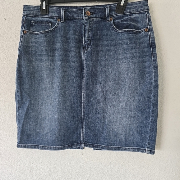 Lands End Denim Skirt Size 10 Blue Knee Length Medium Wash Stretch Pockets - Picture 3 of 9